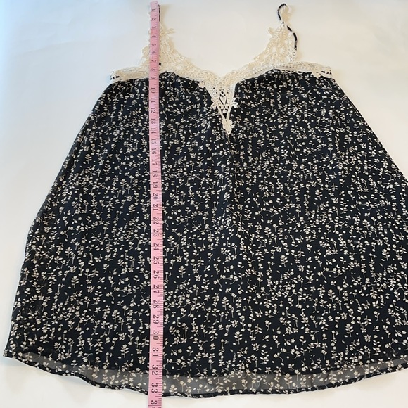 Glam Vault Black and Cream Crochet Floral Dress Size Large NWT - Picture 14 of 17